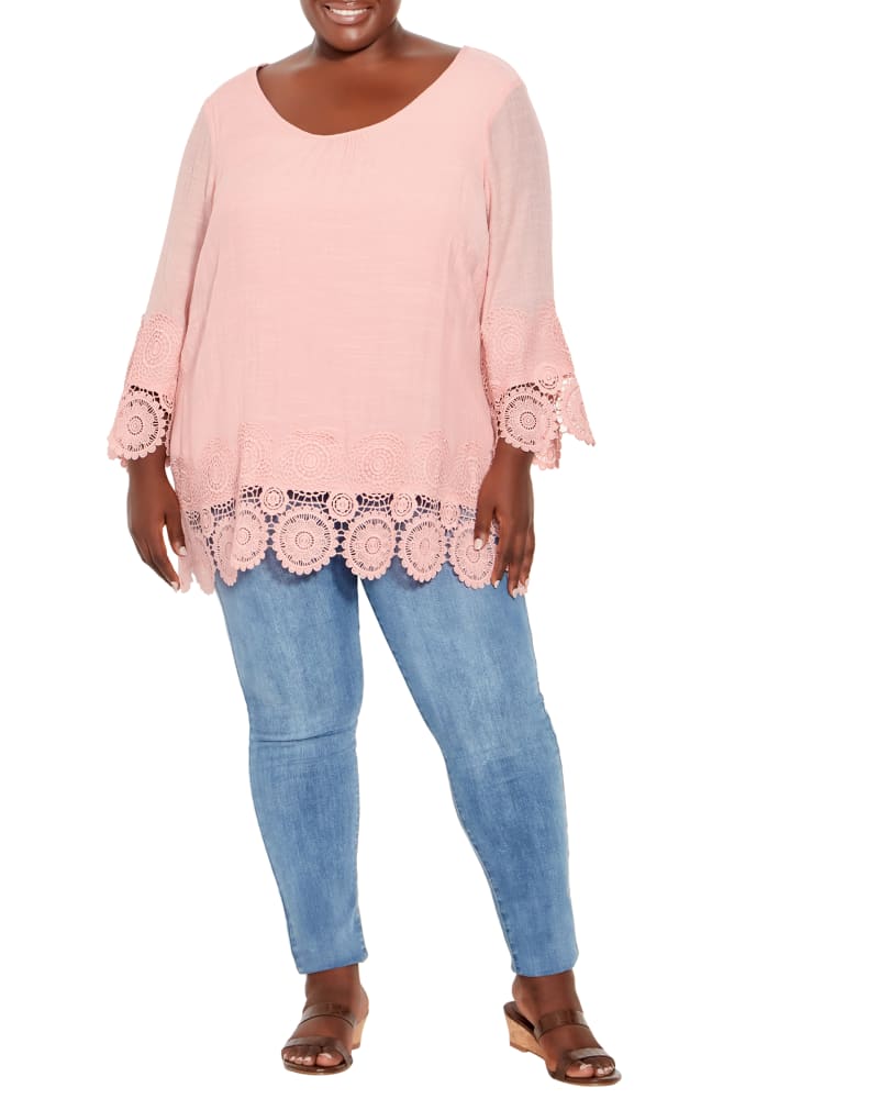 Plus size model wearing  by avenue | Dia&Co | dia_product_style_image_id:202782